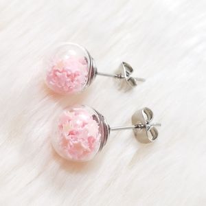 2 pairs of beautiful earrings 😍 Free cute boxes and ribbons.